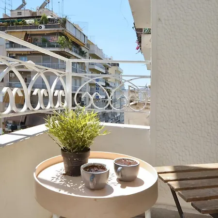 Apartamento Stathmos Larissis A, A Cozy 2br Apartment, Clo... Atenas