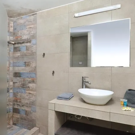 Apartment Stathmos Larissis A, A Cozy 2br Apartment, Clo...