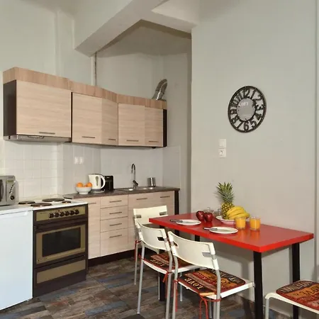 Stathmos Larissis A, A Cozy 2br Apartment, Clo... Athens